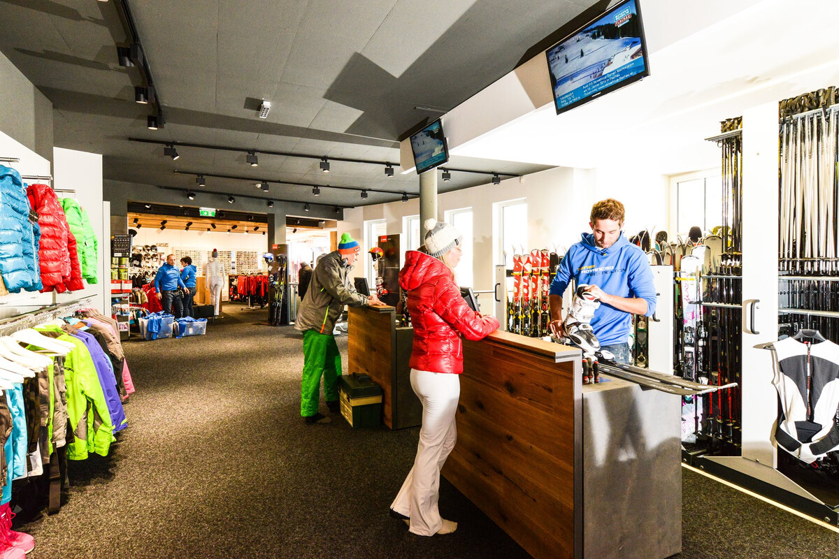Skiverleih in Flachau | Ski Equipment ausleihen | Snow Space Skiverleih, Sportgeschäft | Sportshop Intersport Arena Flachau