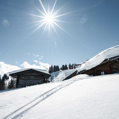 Snow Space Salzburg Ski Hütten bei der Piste im Winter