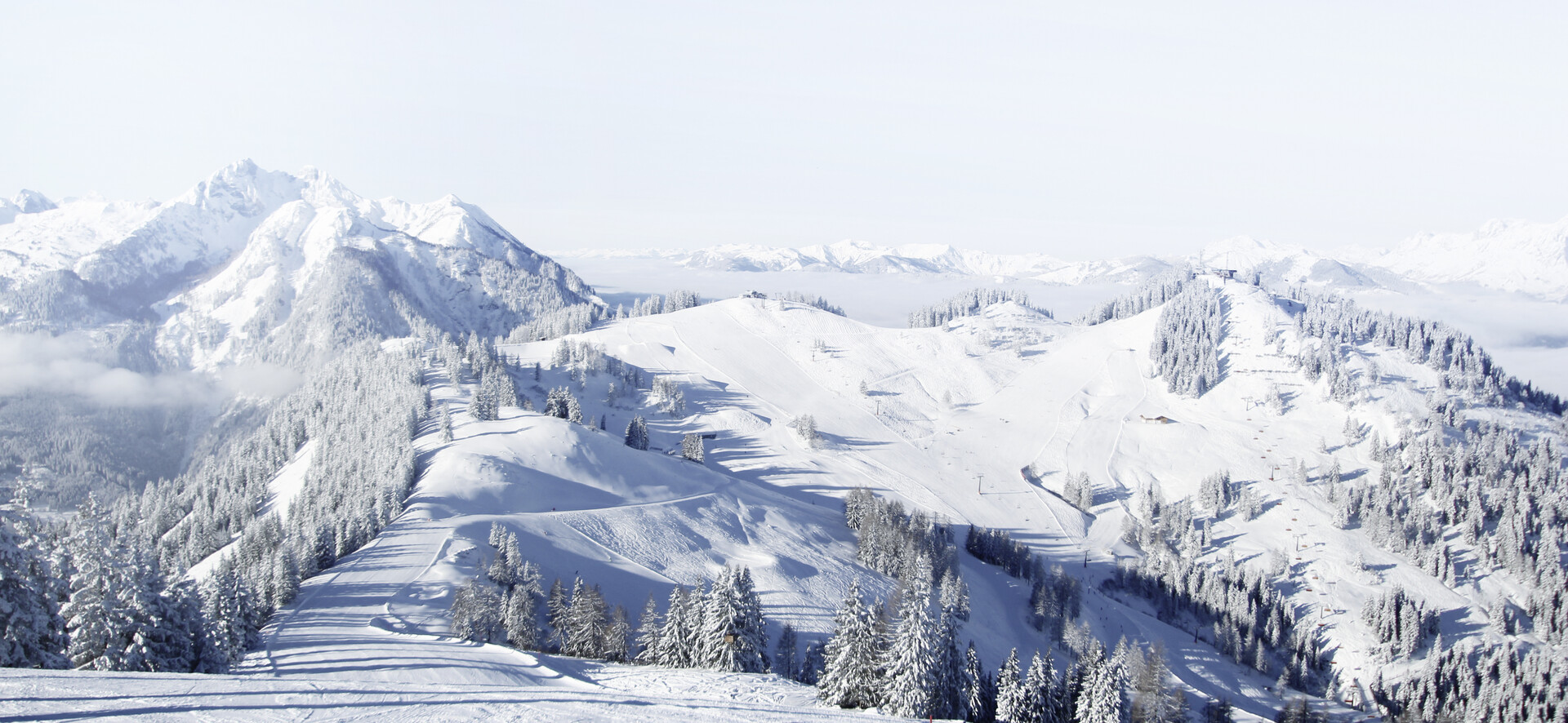 Verschneite Landschaft mit Hirschkogel und Gernkogel in St. Johann-Alpendorf im Skigebiet Snow Space Salzburg | © Snow Space Salzburg