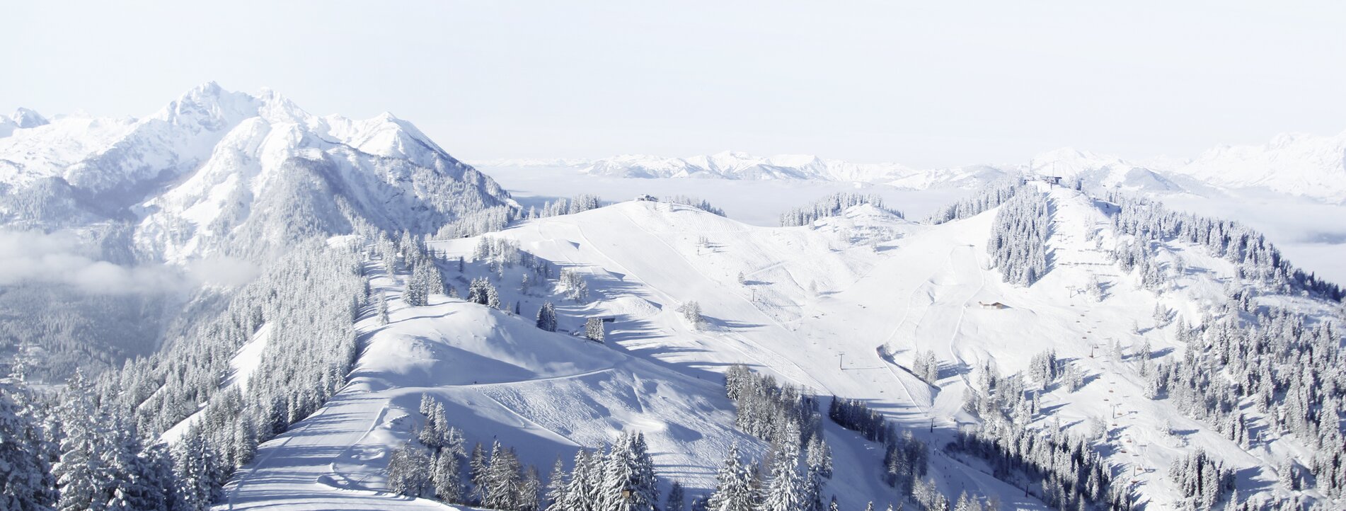 Verschneite Landschaft mit Hirschkogel und Gernkogel in St. Johann-Alpendorf im Skigebiet Snow Space Salzburg | © Snow Space Salzburg
