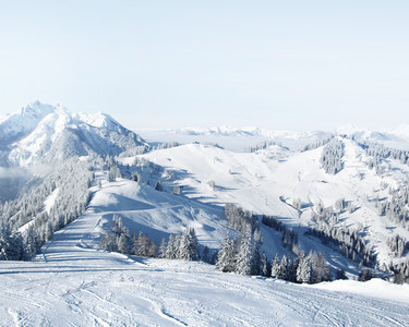 Snow-covered landscape with Hirschkogel and Gernkogel mountains in St. Johann-Alpendorf at Snow Space Salzburg ski resort | © Snow Space Salzburg