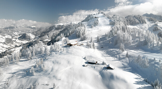 Blick auf das Alpendorf St. Johann im Skigebiet Snow Space Salzburg von Oben | © Alpendorf Bergbahnen AG